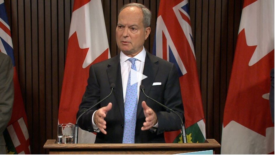 Image shows Finance Minister Peter Bethlenfalvy speaking at a press conference about the budget.